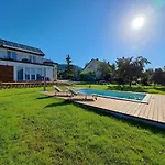 Villa Field6 *