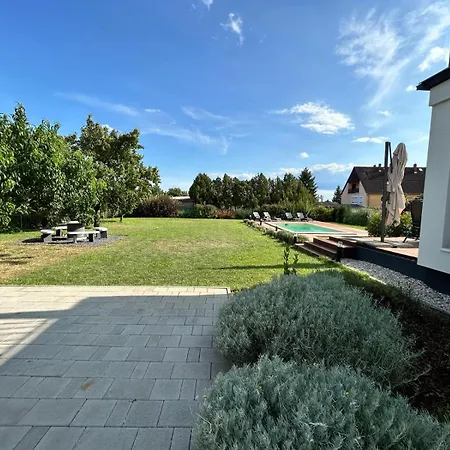 Villa Field6 Revfulop